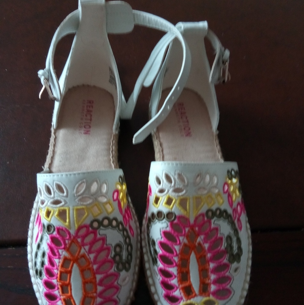 Girls size 3 Kenneth Cole espadrilles